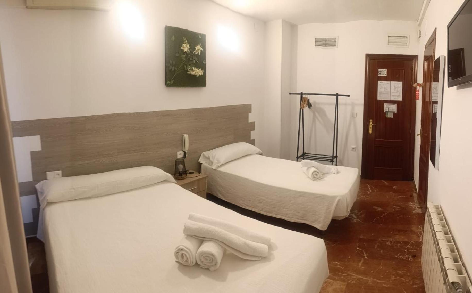 Hostal Nevot Granada Exterior photo